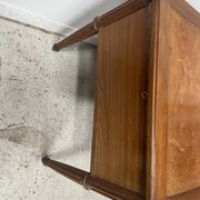 Bureau de style Louis XVI en bois de noyer Fin du XIX siècle