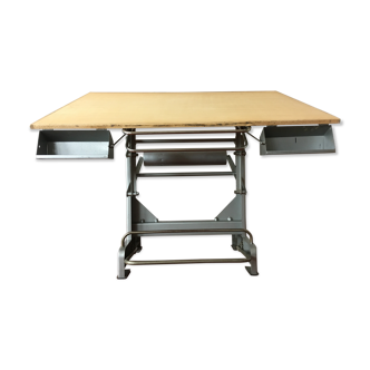 Héliolithe drawing table
