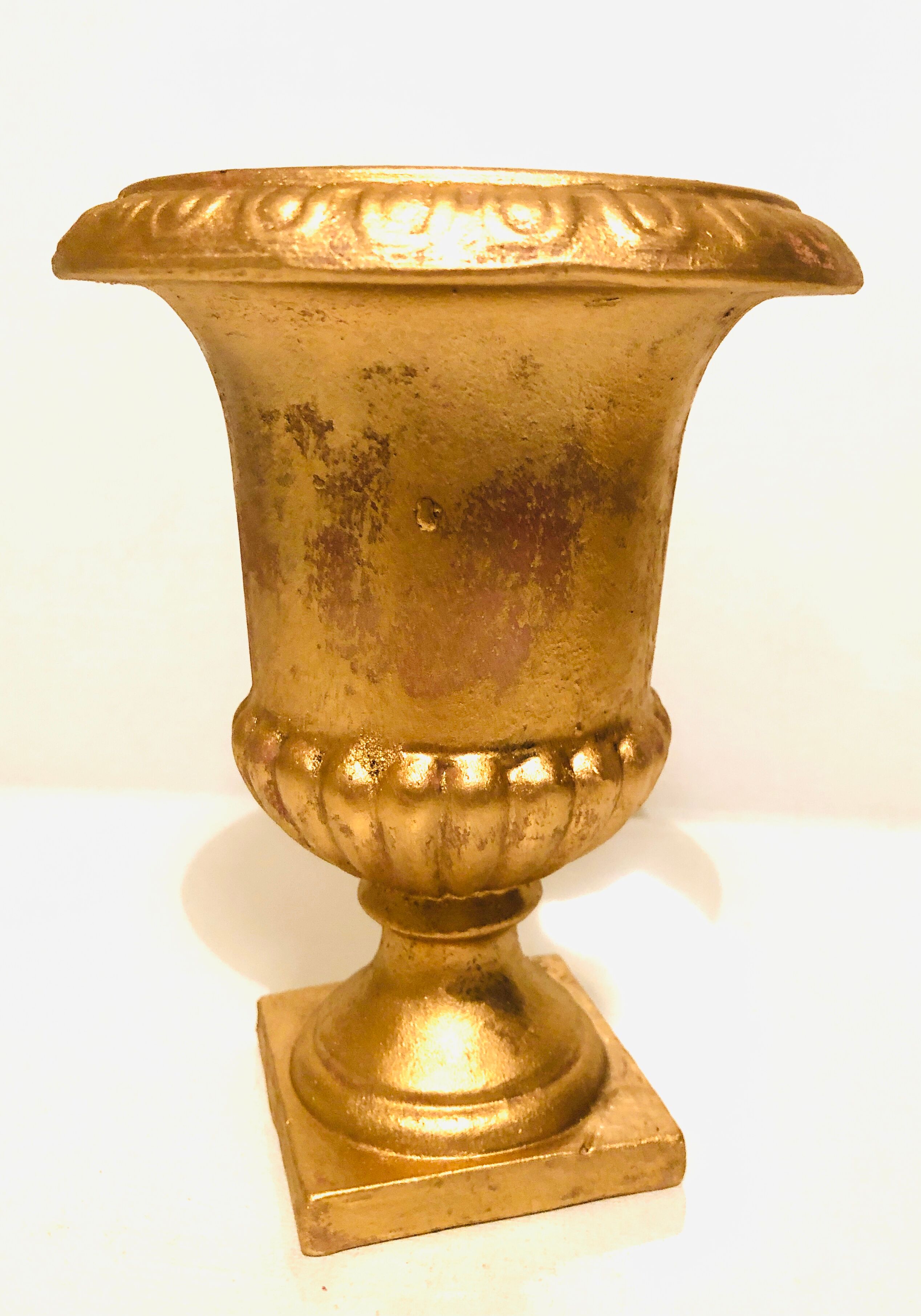 Medici basin in gilded ceramic