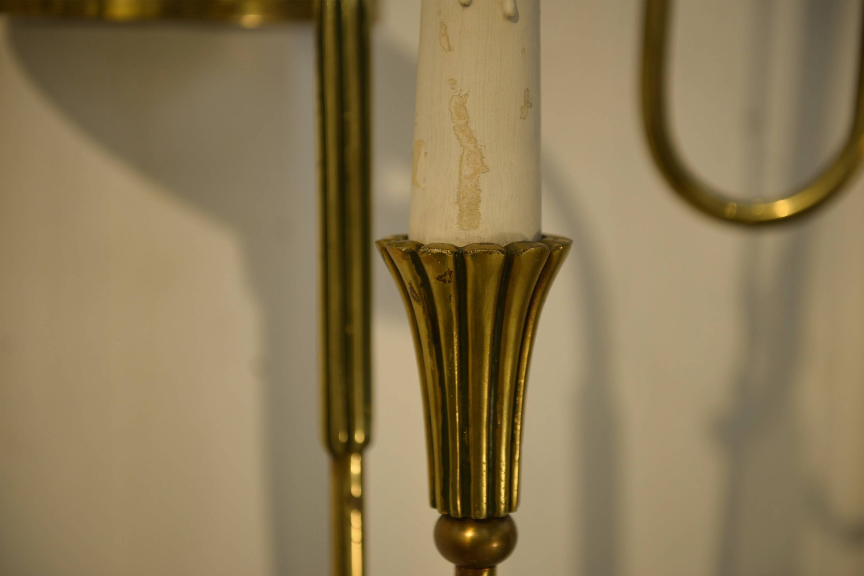 Monumental bronze wall light with three arms, neoclassical Art Deco from the 1940s.