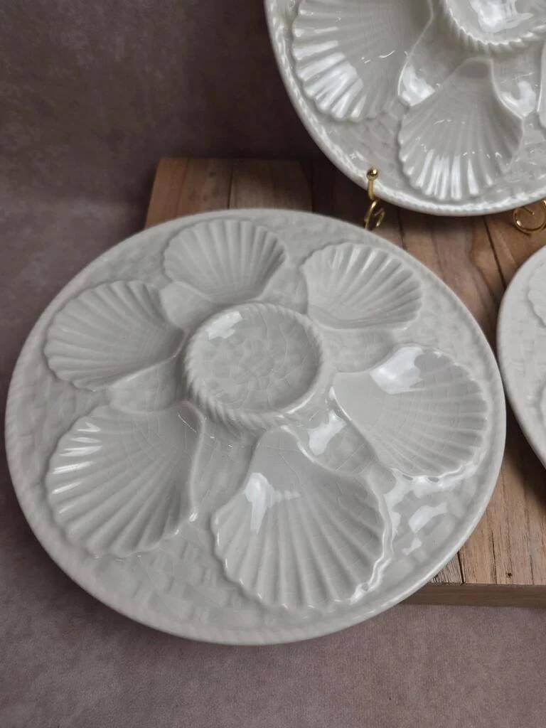 Set of 3 oyster/shell plates Chantilly France – cracked white