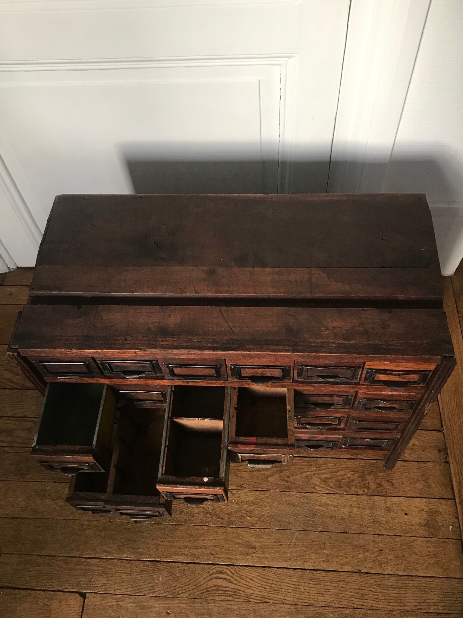 Meuble de métier à tiroirs