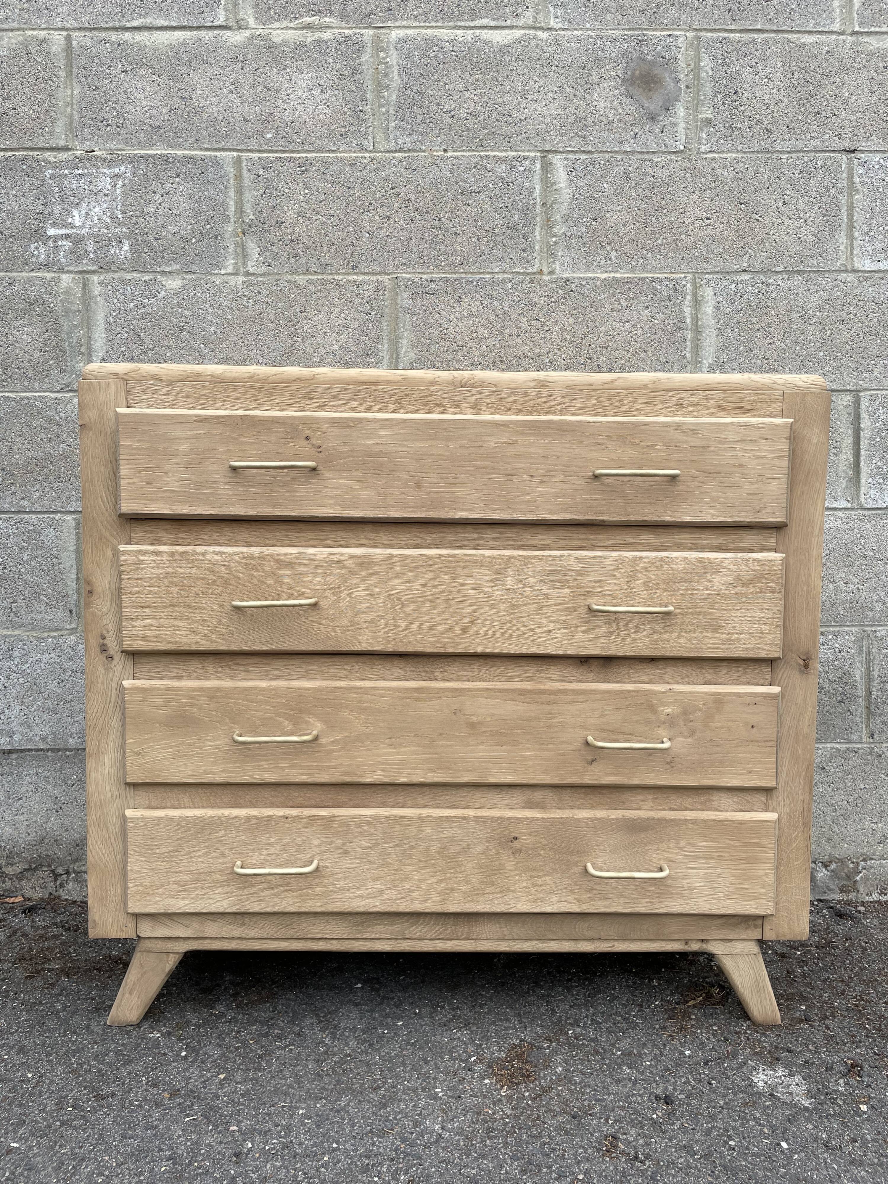 Commode vintage à 4 tiroirs aérogommée