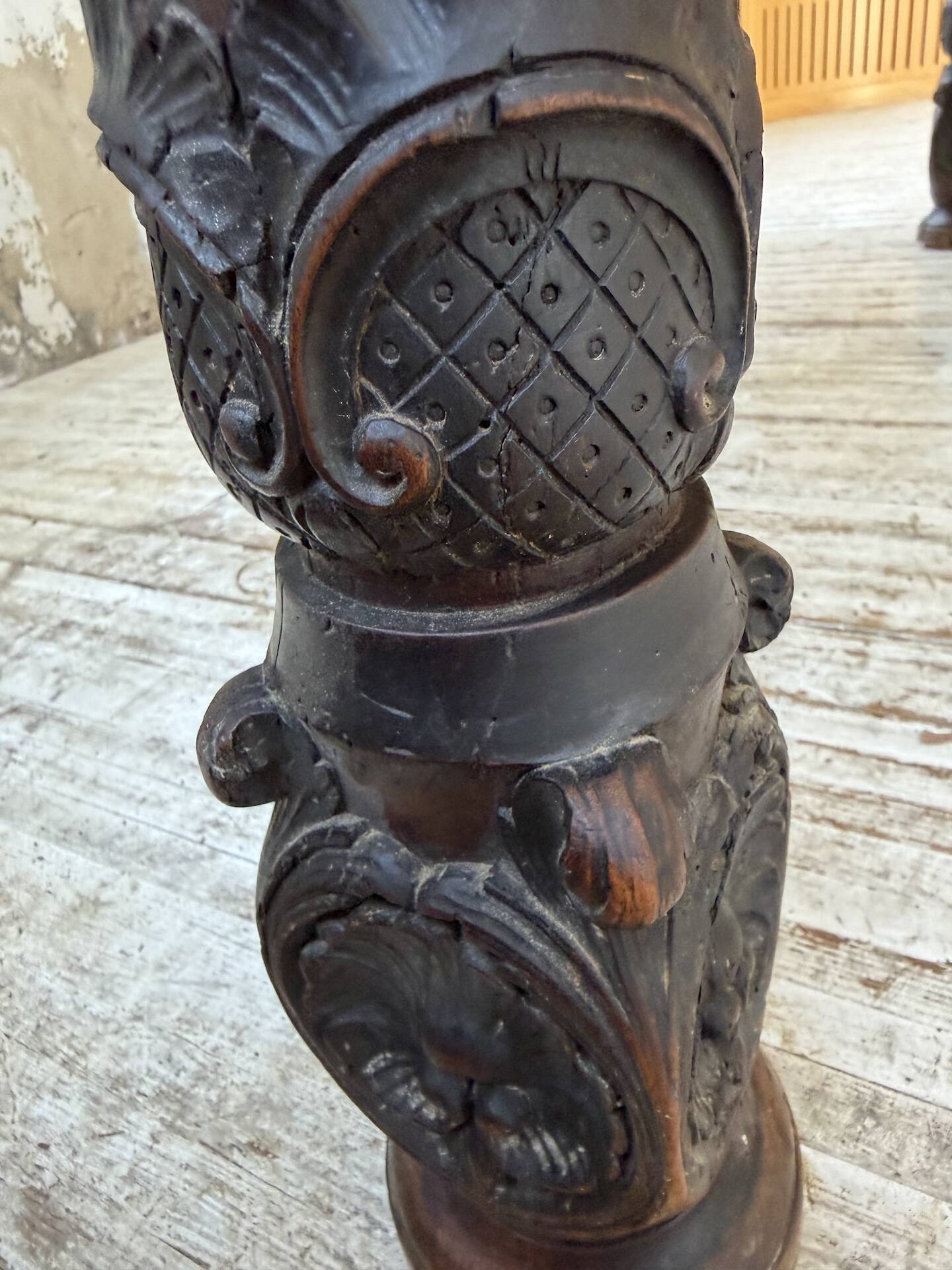 19th-century castle table, carved solid oak, 190cm.