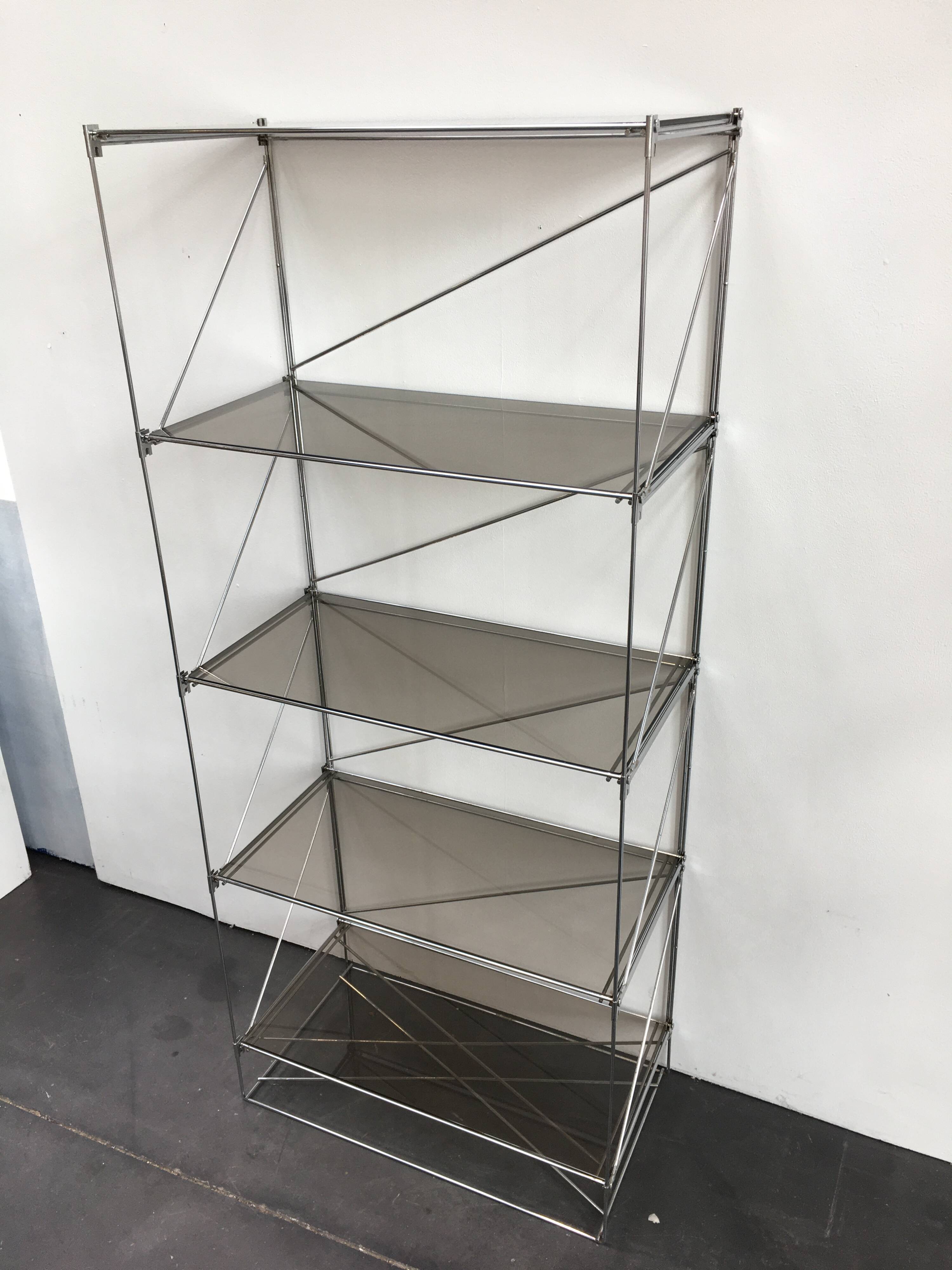 Étagère métal et verre fumé modèle Isocèle par Max Sauze