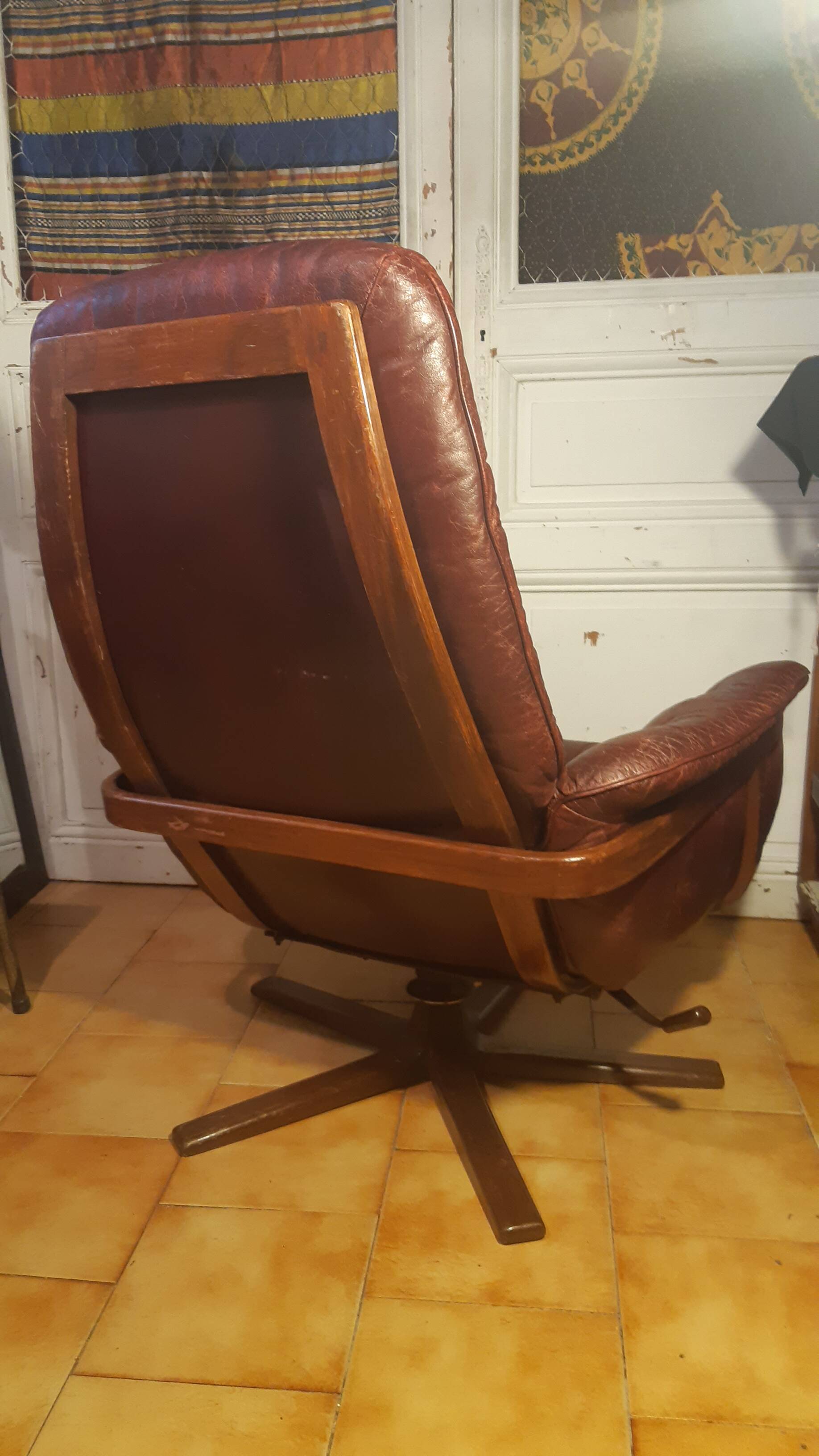 Superb relax armchair in burgundy leather "G Möbel Sweden".