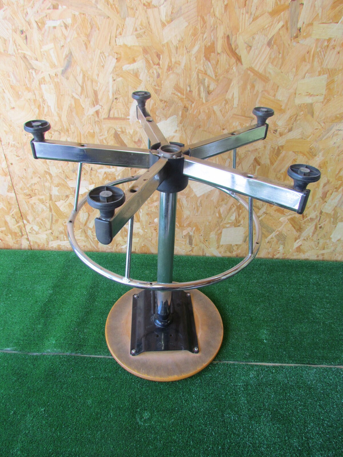 Turning industrial stool