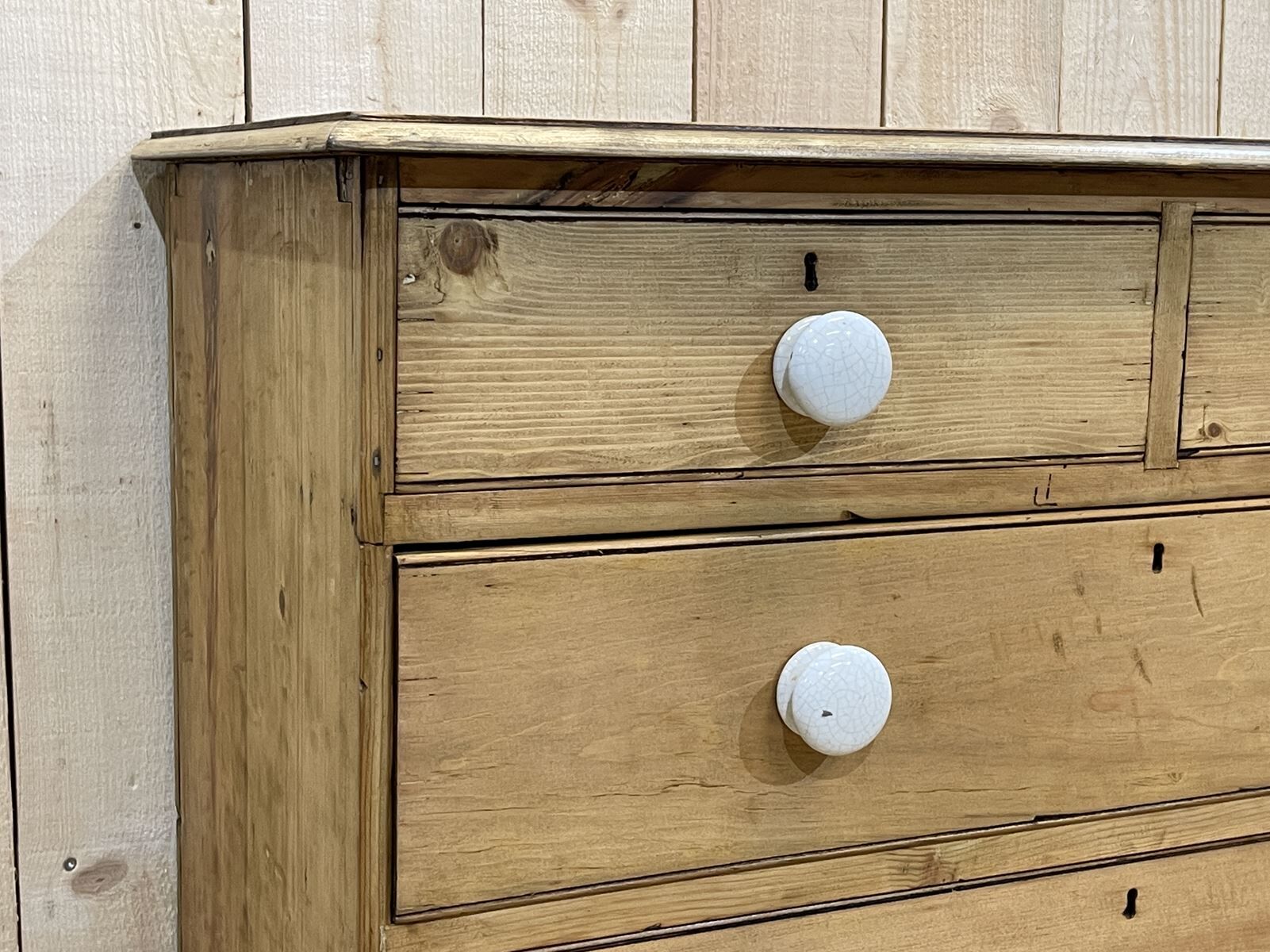 English dresser XIXth fir with its white porcelain buttons