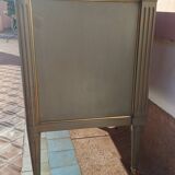 Louis XVI style patinated chest of drawers with 3 drawers.