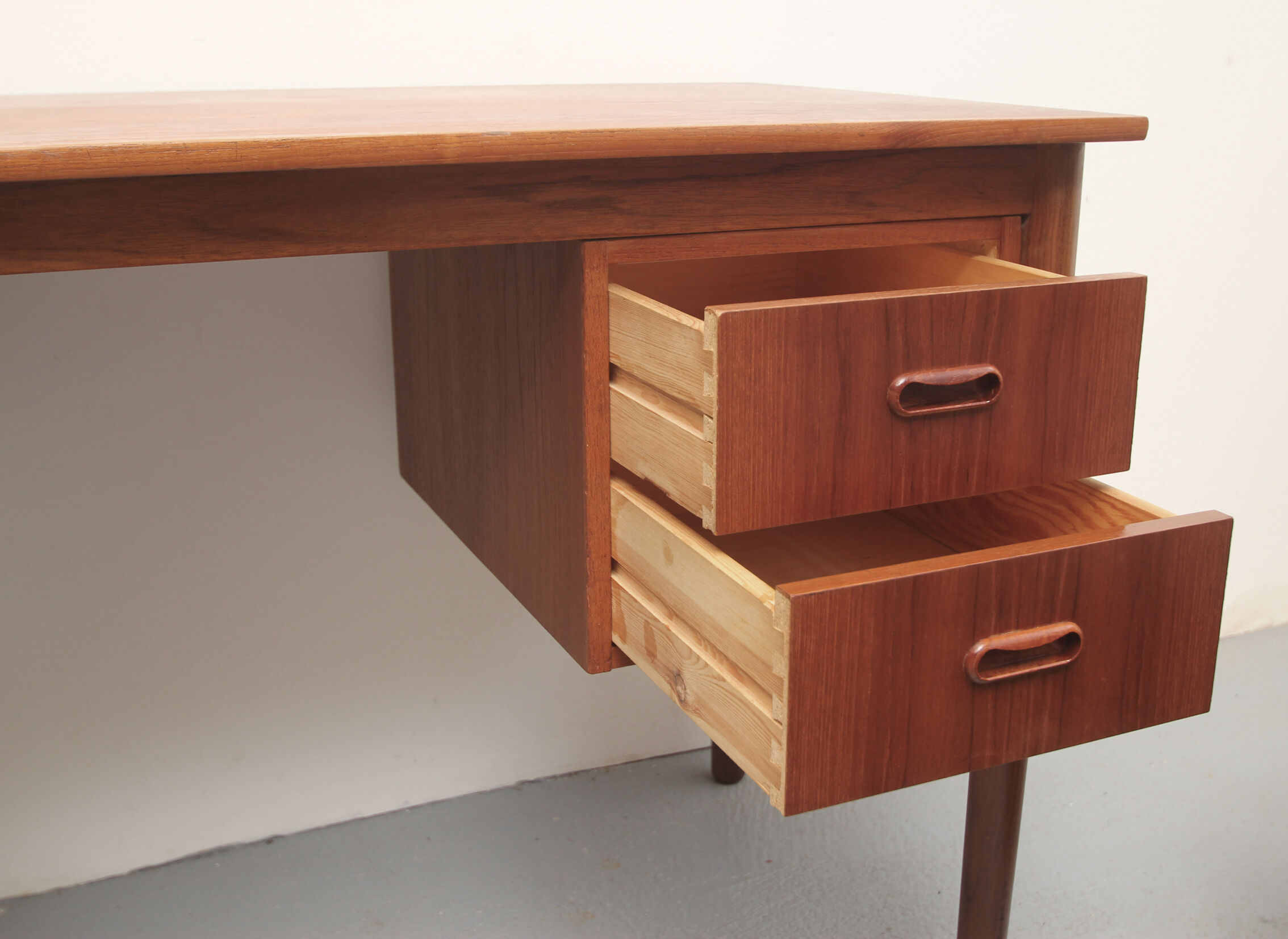 1960s desk in teak, Design P.B.J. Denmark
