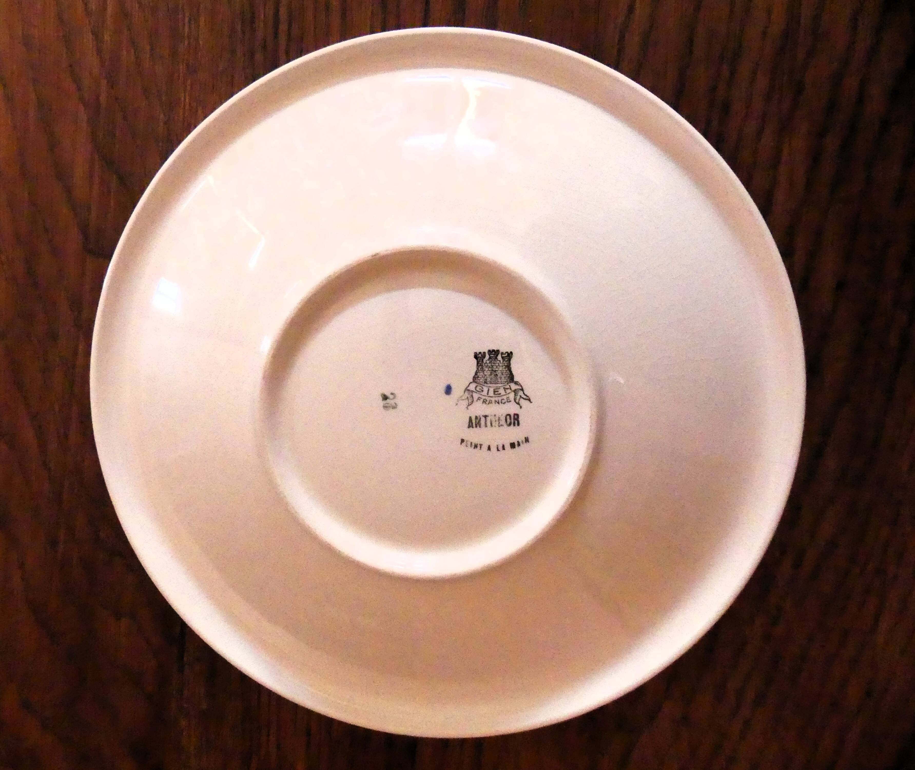 Set of 2 round serving dishes: Gien (Anthéor model) and Duralex.