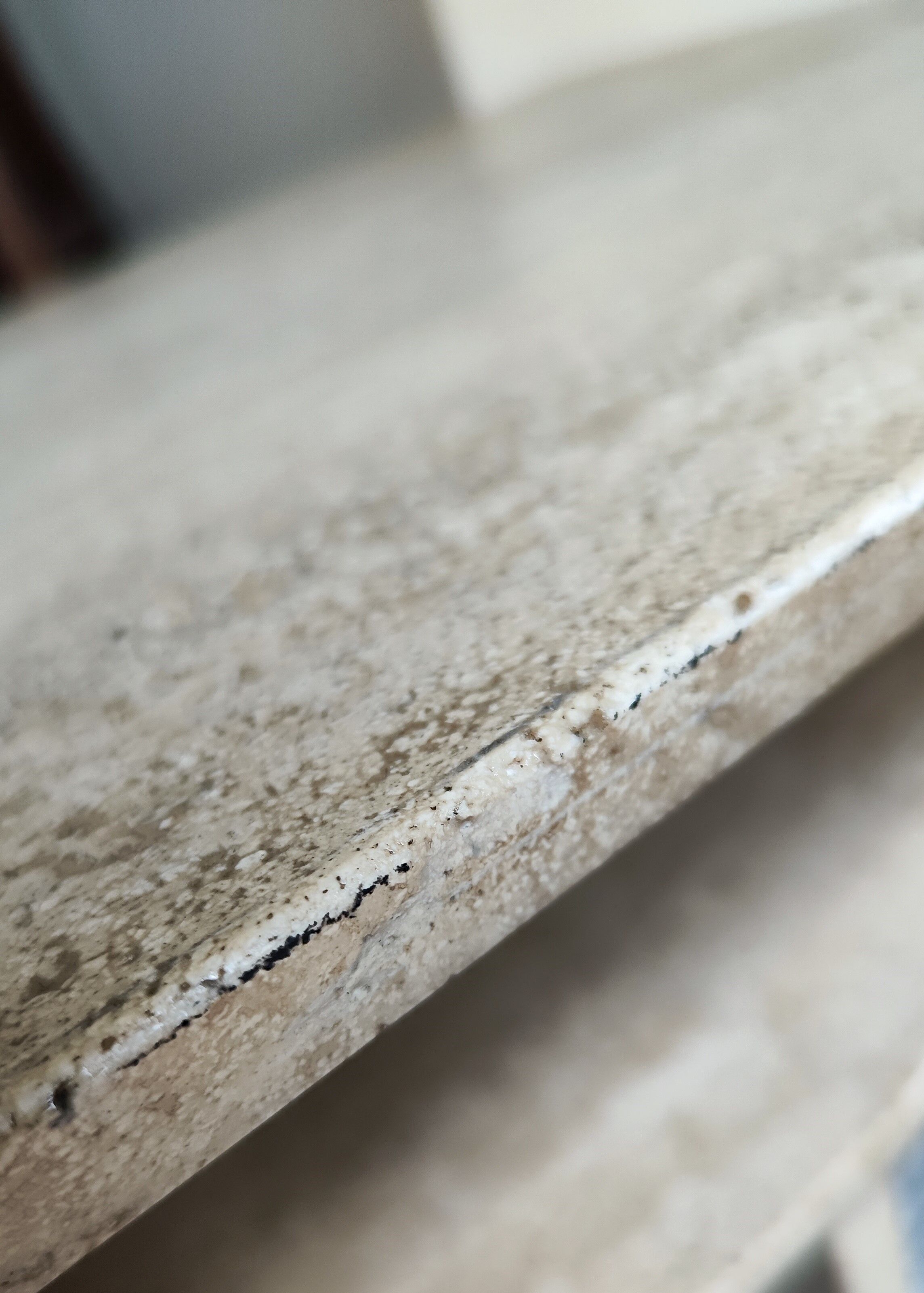 Travertine coffee table - 70s - brutalist and minimalist - Italy