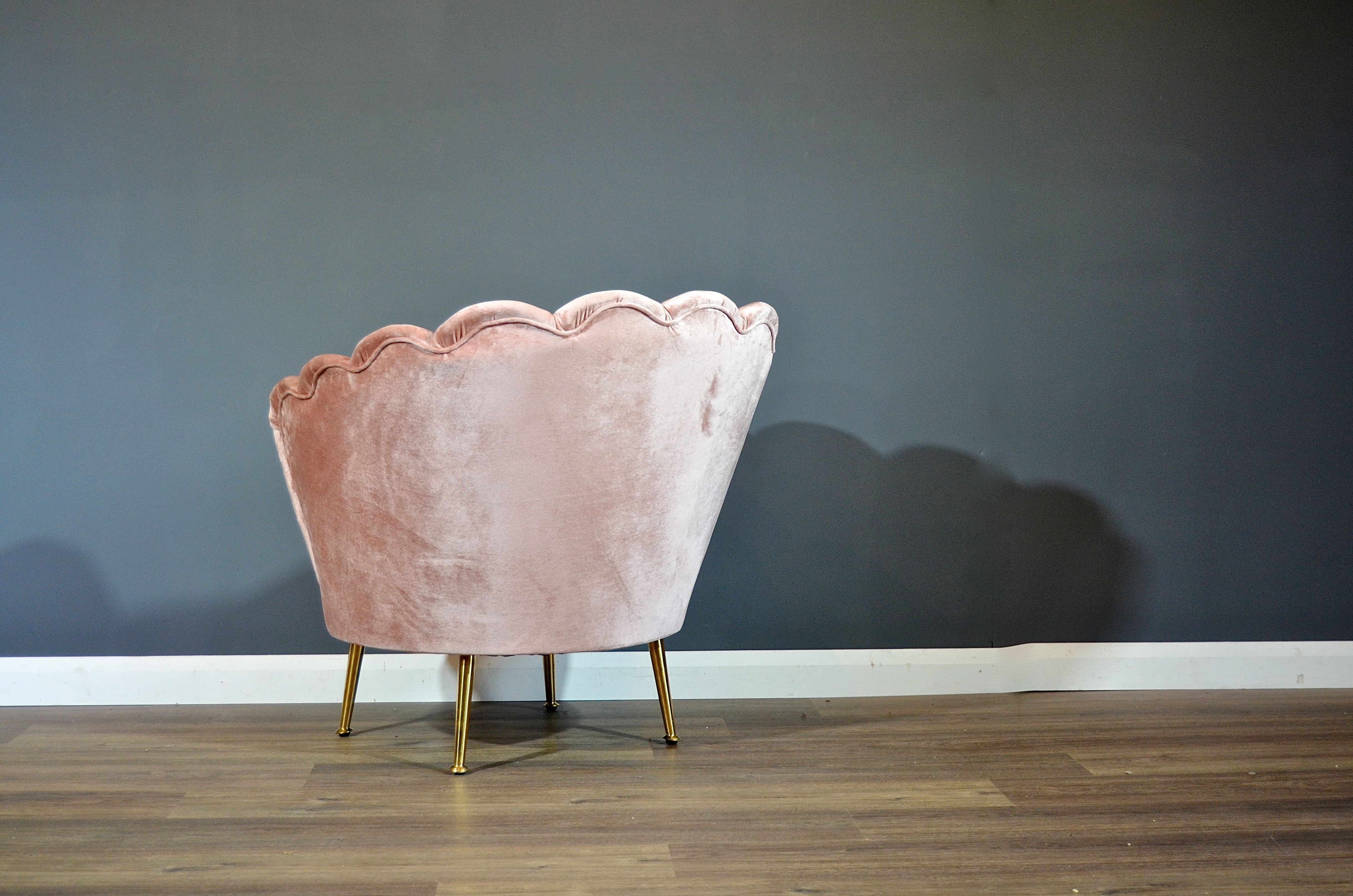 Art deco petal armchair in powder pink velvet and brass legs