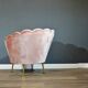 Fauteuil pétale Art déco en velours rose poudré et pattes en laiton