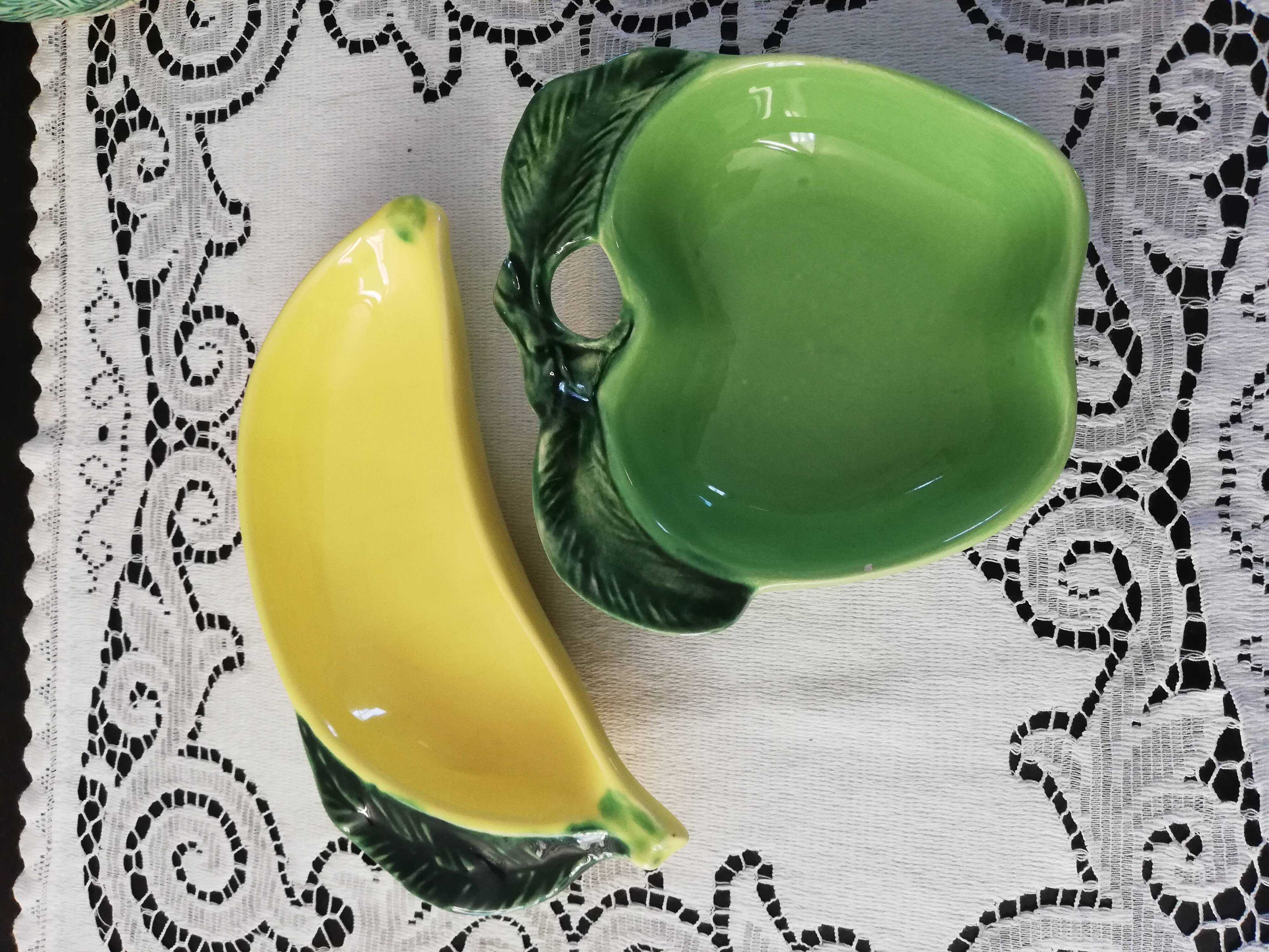 Lot 2 slip ceramic cups