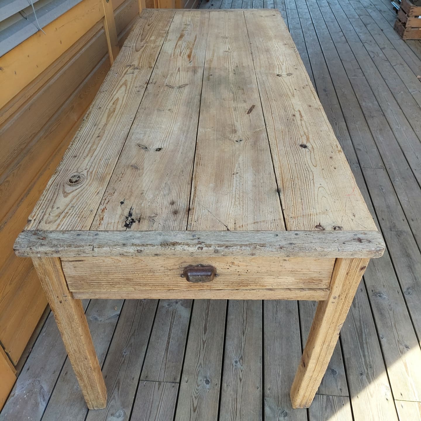 Farm table