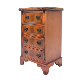 Small chest of drawers forming writing