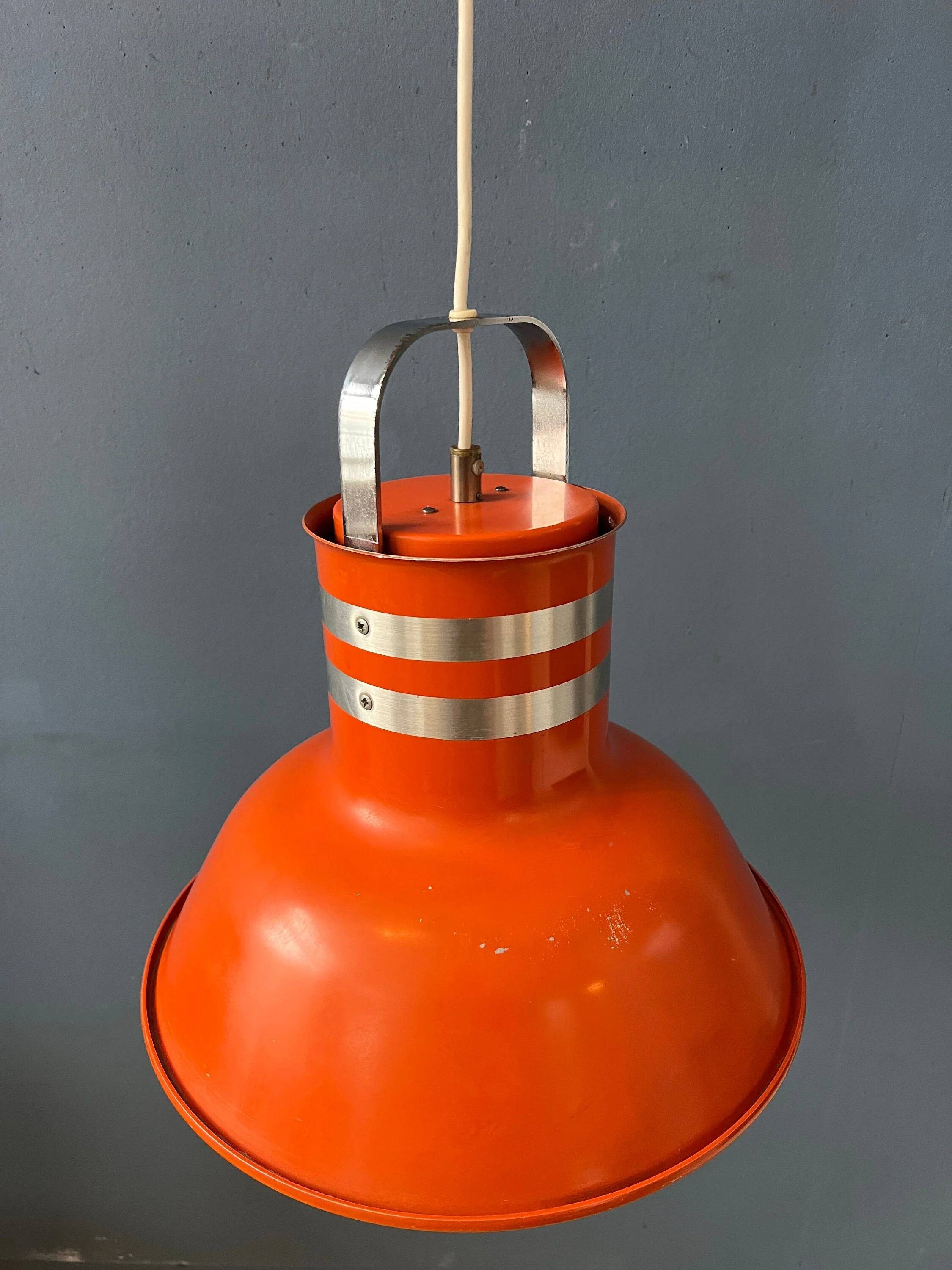 Suspension Space Age in orange/red metal