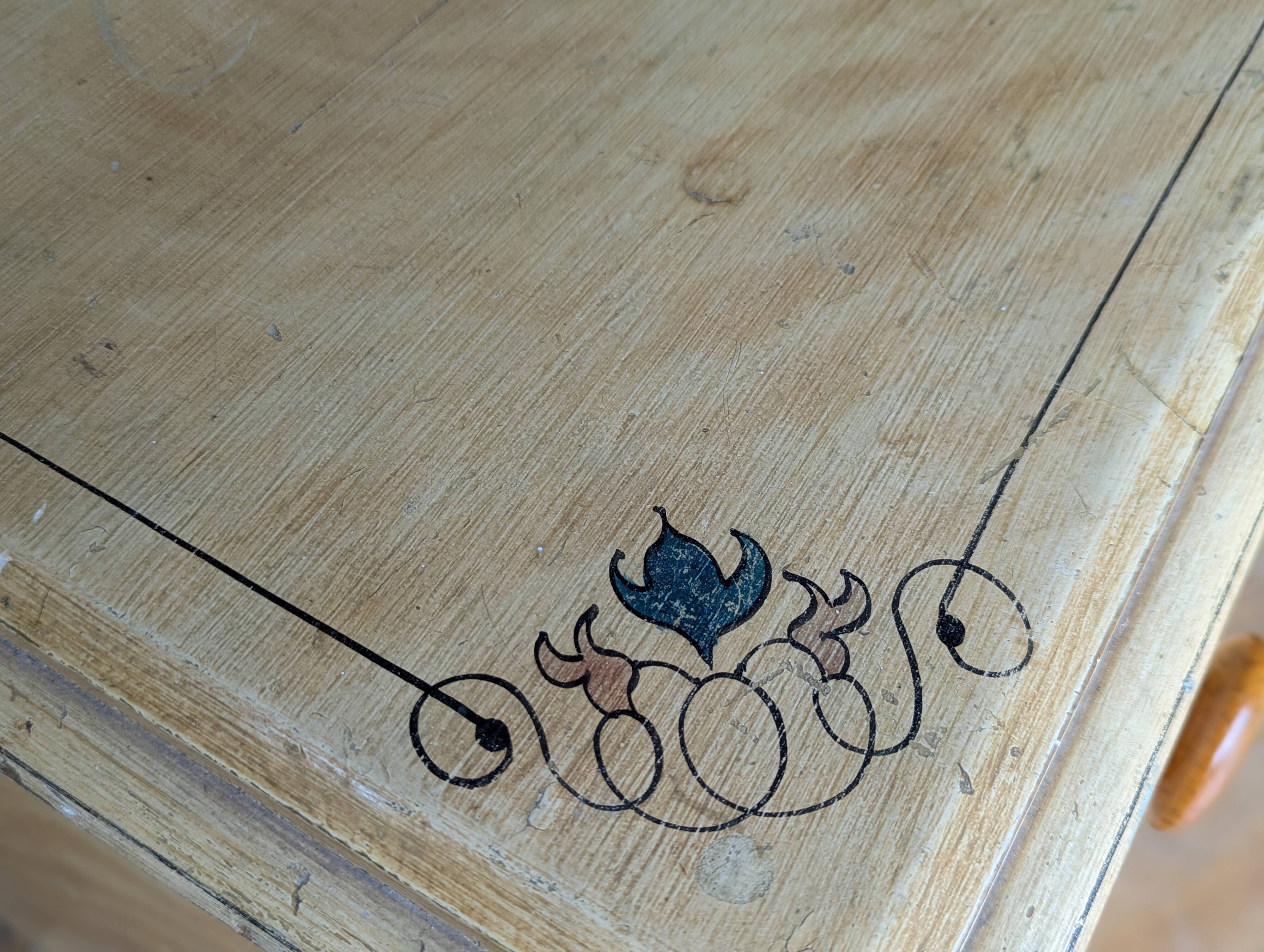 Petite commode anglaise ancienne