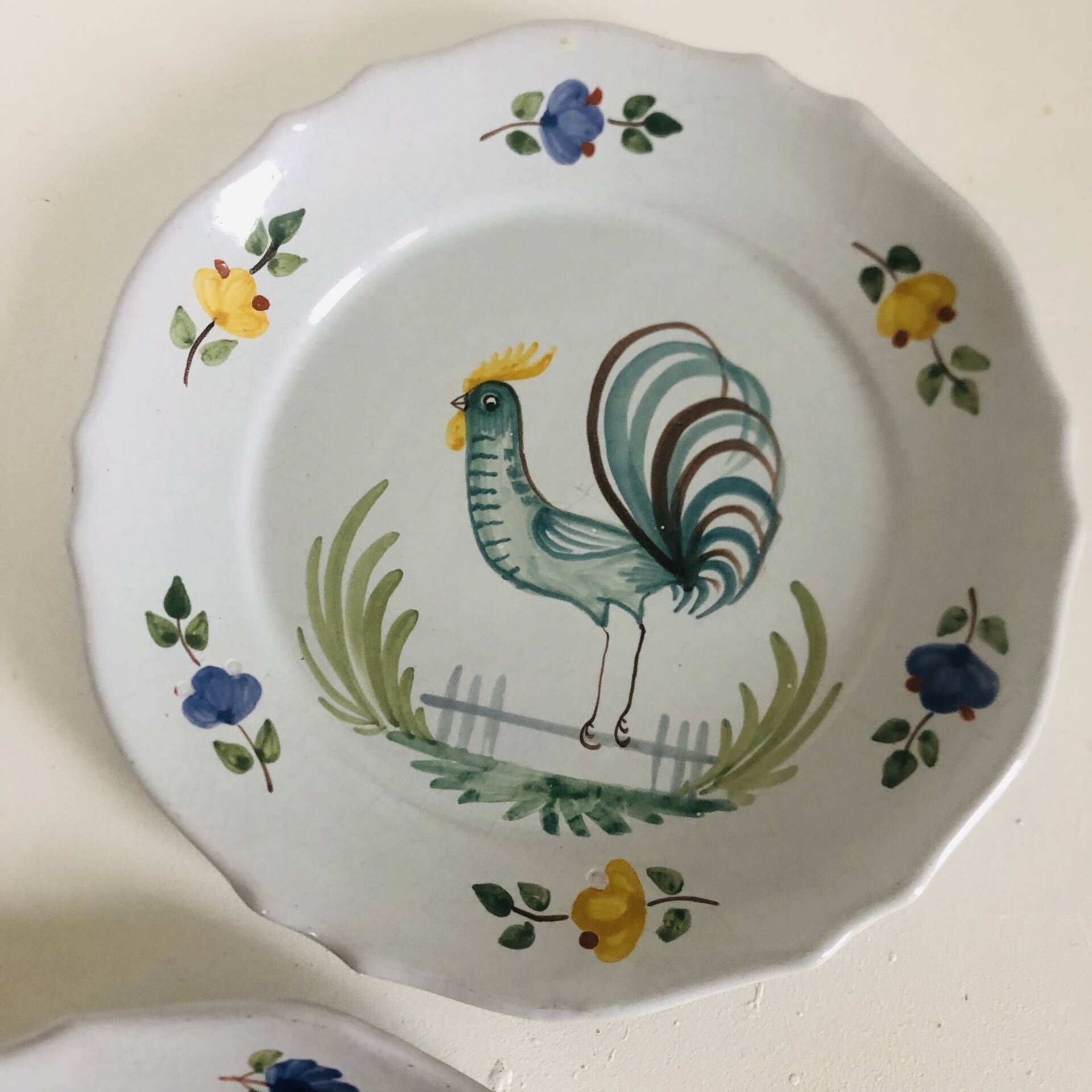 Pair of plates with naive Eastern rooster decoration
