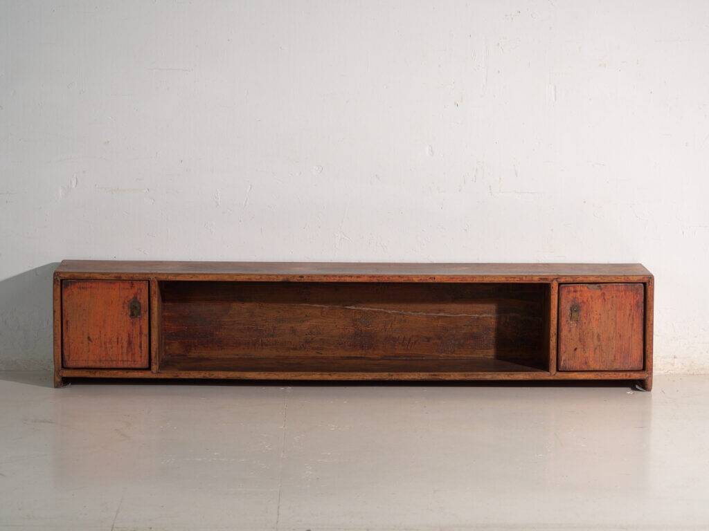 Meuble bas ancien en bois d’orme – Chine, vers 1900