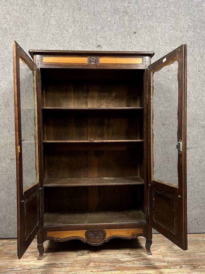 Louis XV style Bressane bookcase in walnut and burl circa 1900-1940