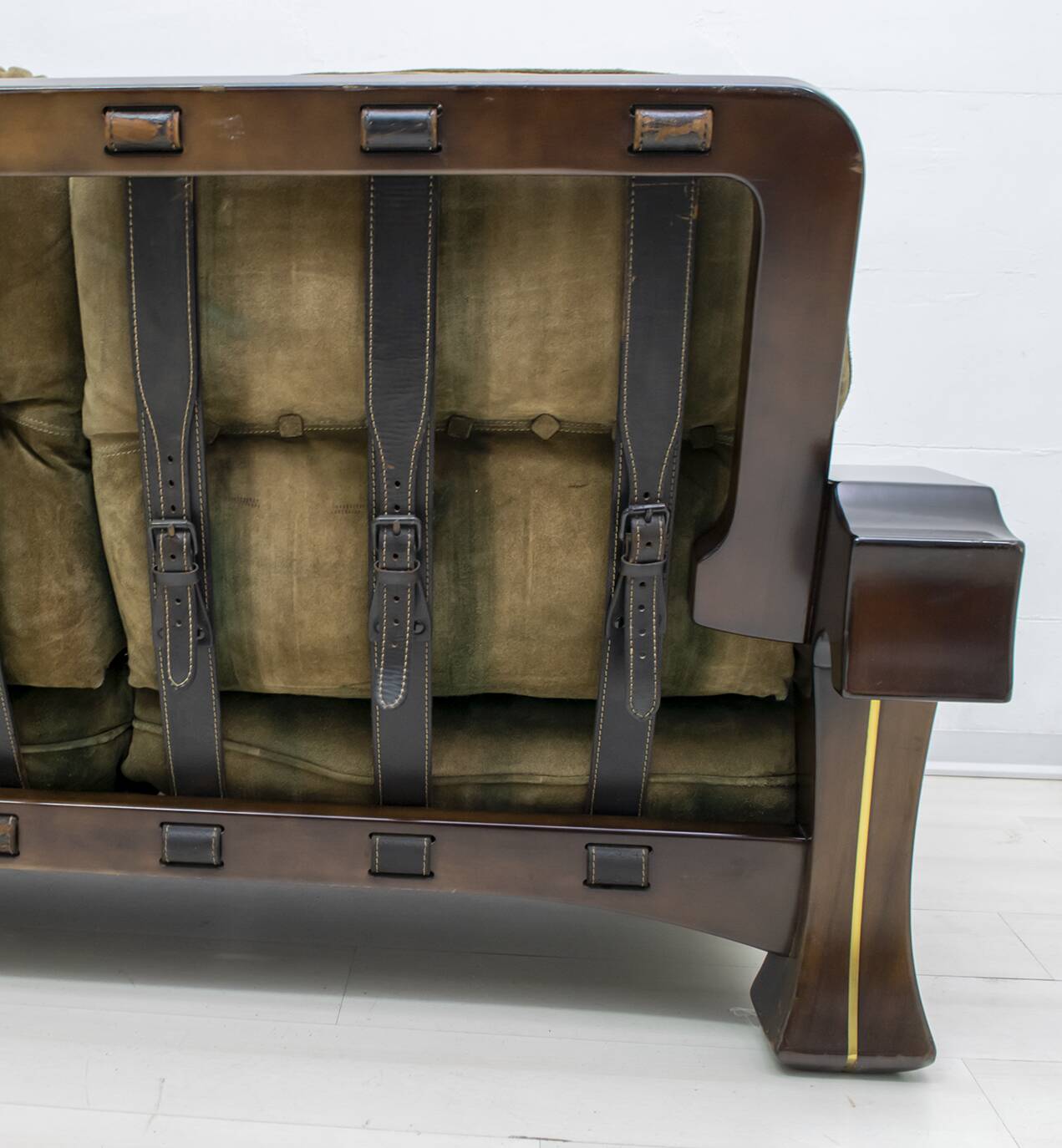 Luciano Frigerio Mid-Century Modern Italian Wood and Suede Sofa "Ussaro",70