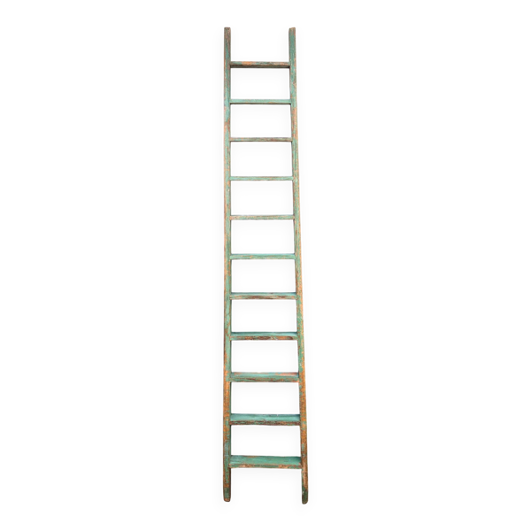 Ancienne échelle de meunier en bois