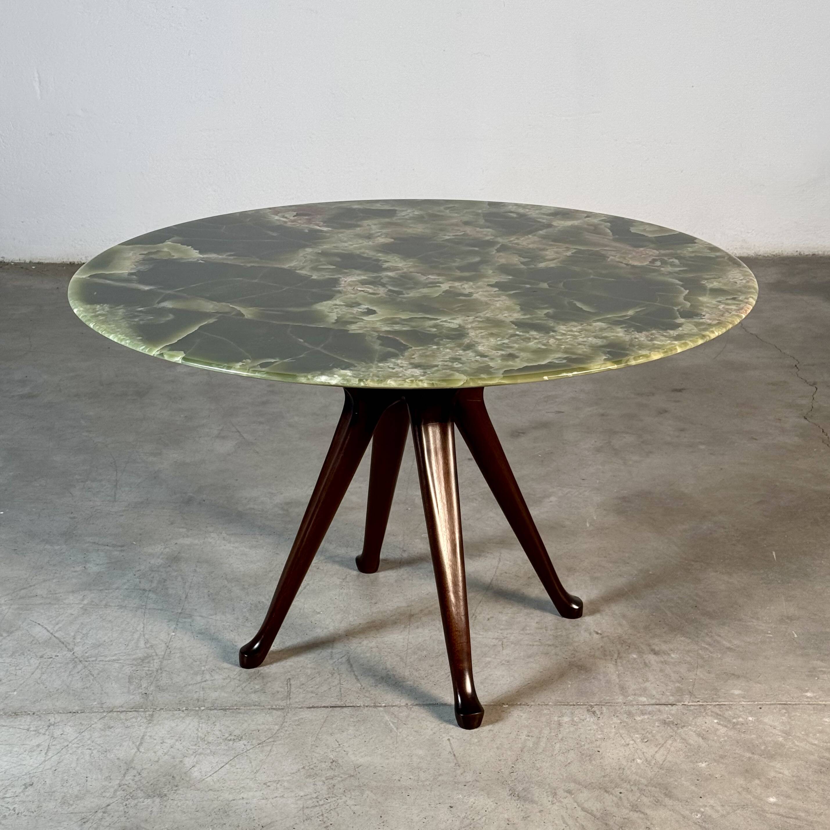 Round dining table in onyx and solid walnut by Osvaldo Borsani, 1950s.