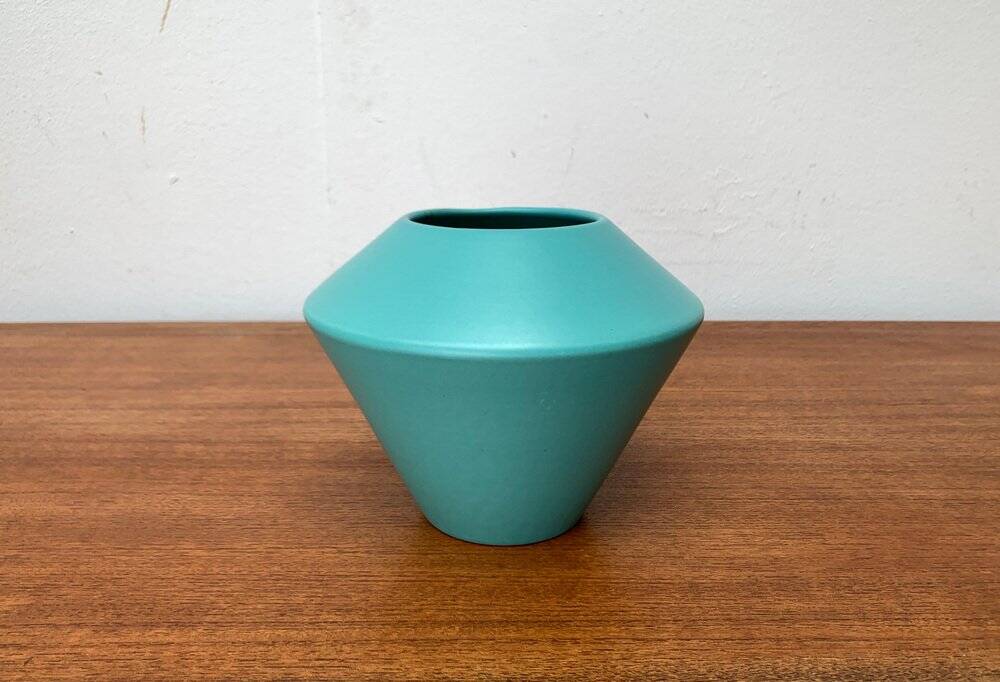 Minimalist ceramic vase from the Asa collection, 1980s.