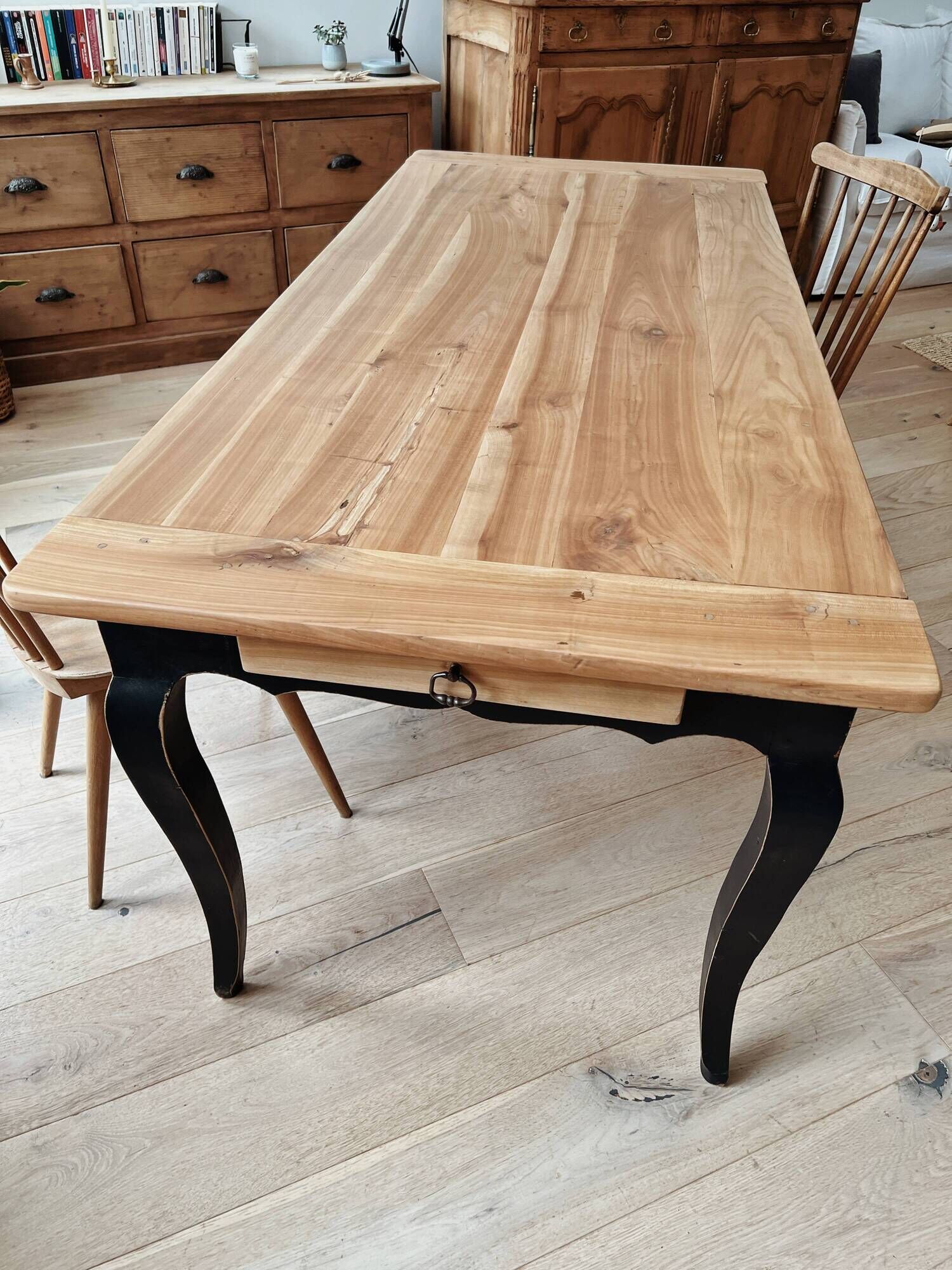 Antique Louis XV table from the 19th century – seats 8-10 people.