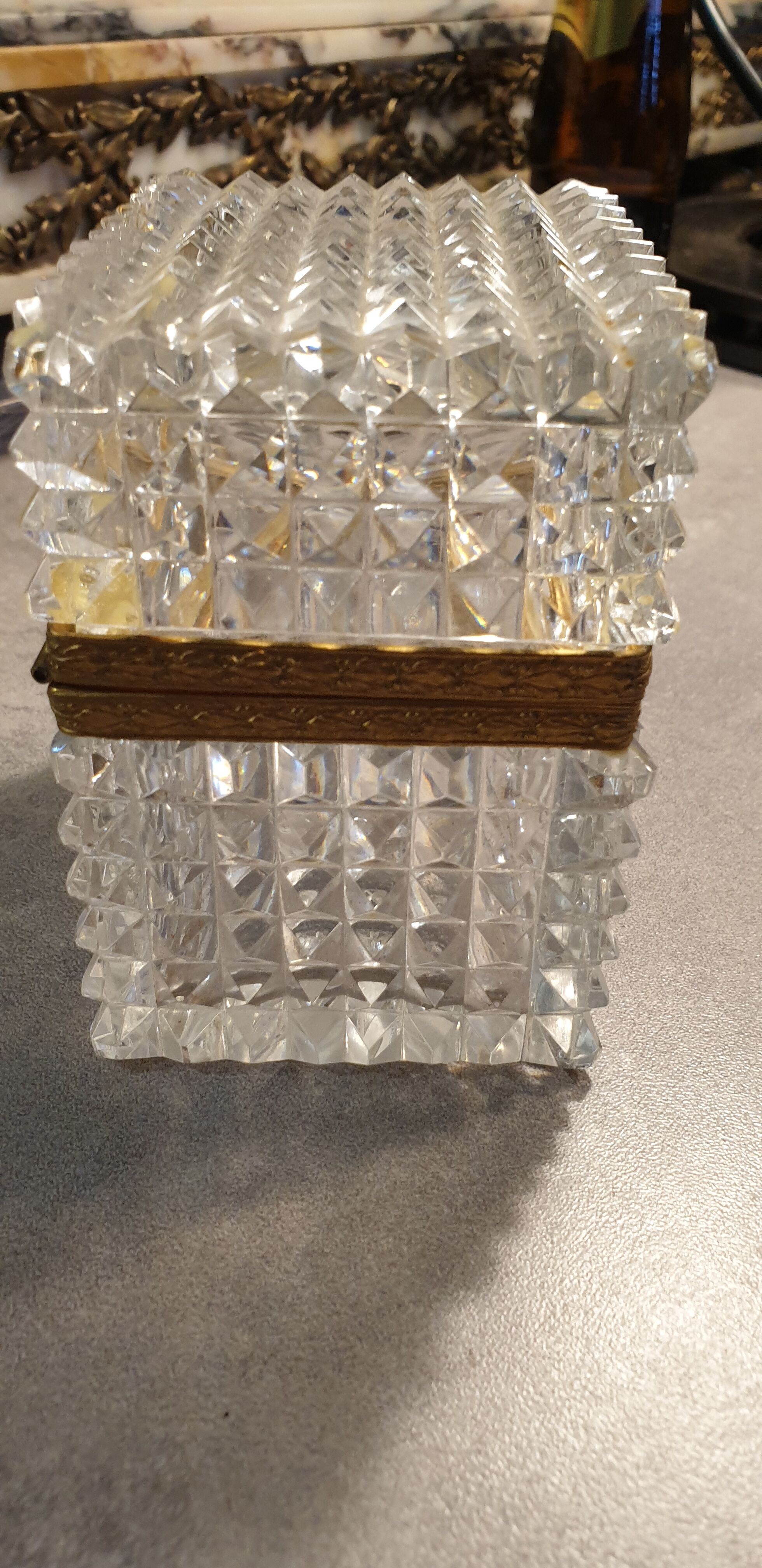 Jewelry box in cut crystal and brass