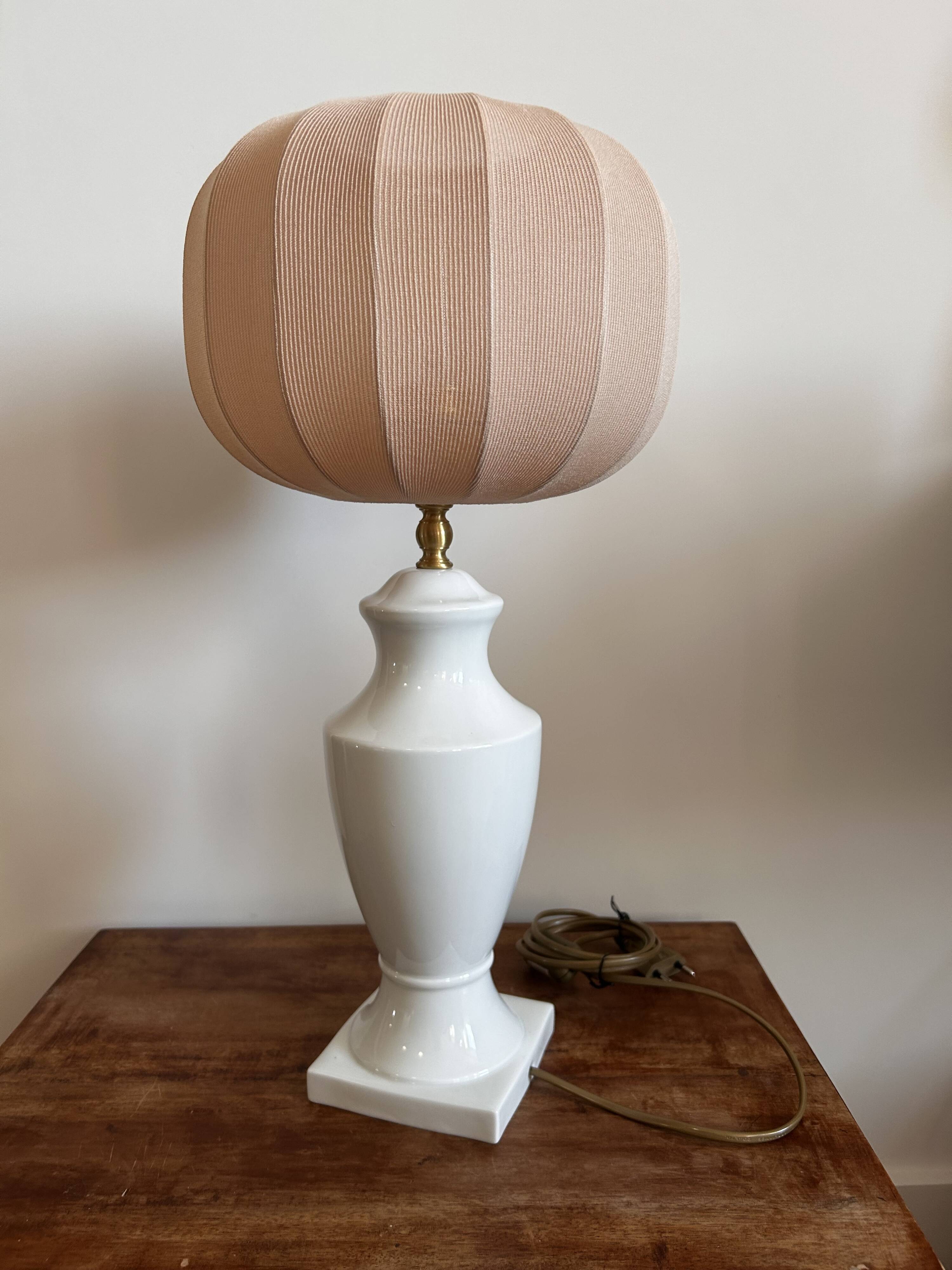 White ceramic table lamp with pastel shade