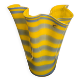 Vase en verre soufflé Alicja – Rayures jaunes et grises – Forme libre – H.31 cm