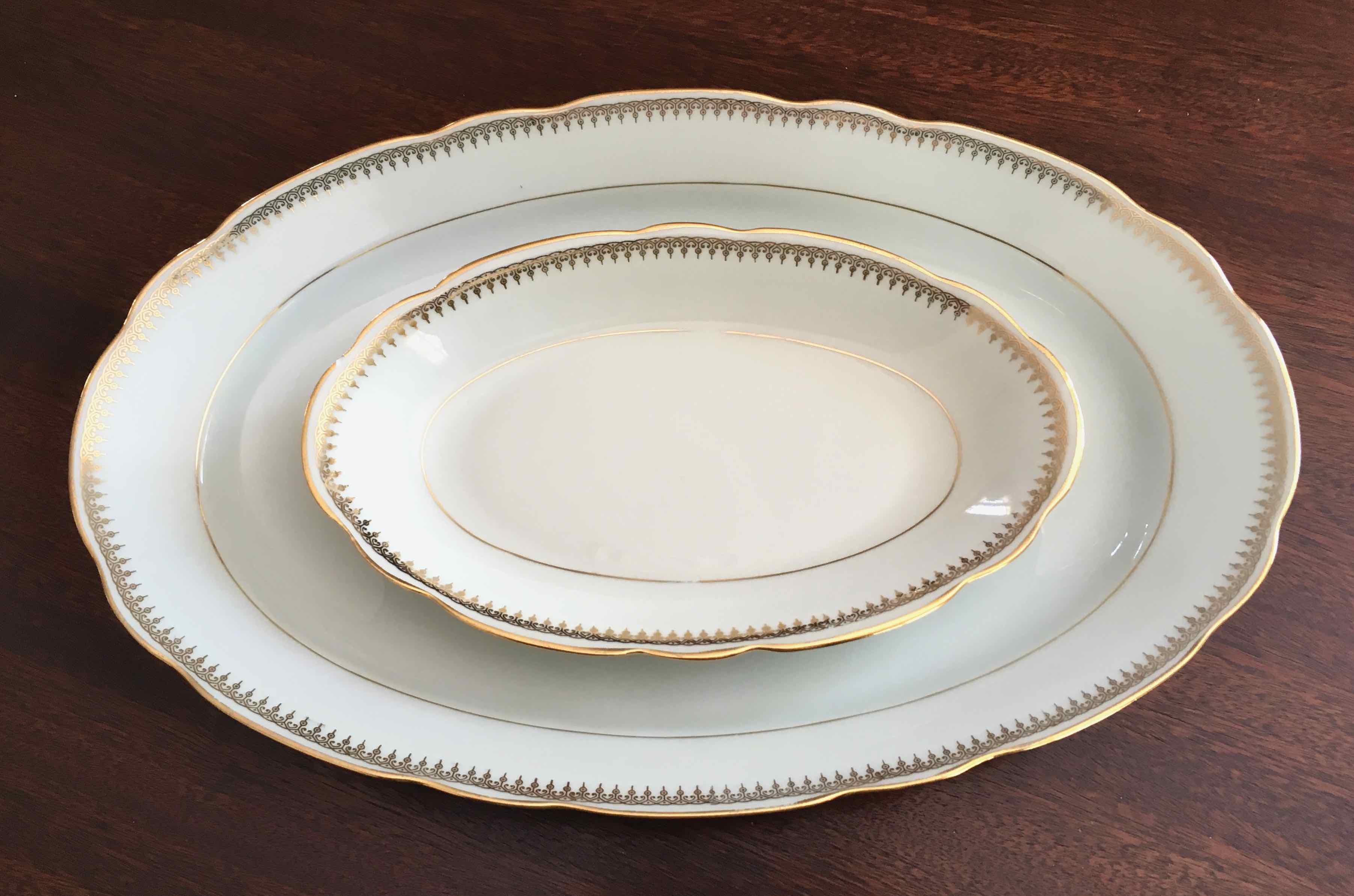 Service plates for 12 people 33 pieces Sologne porcelain