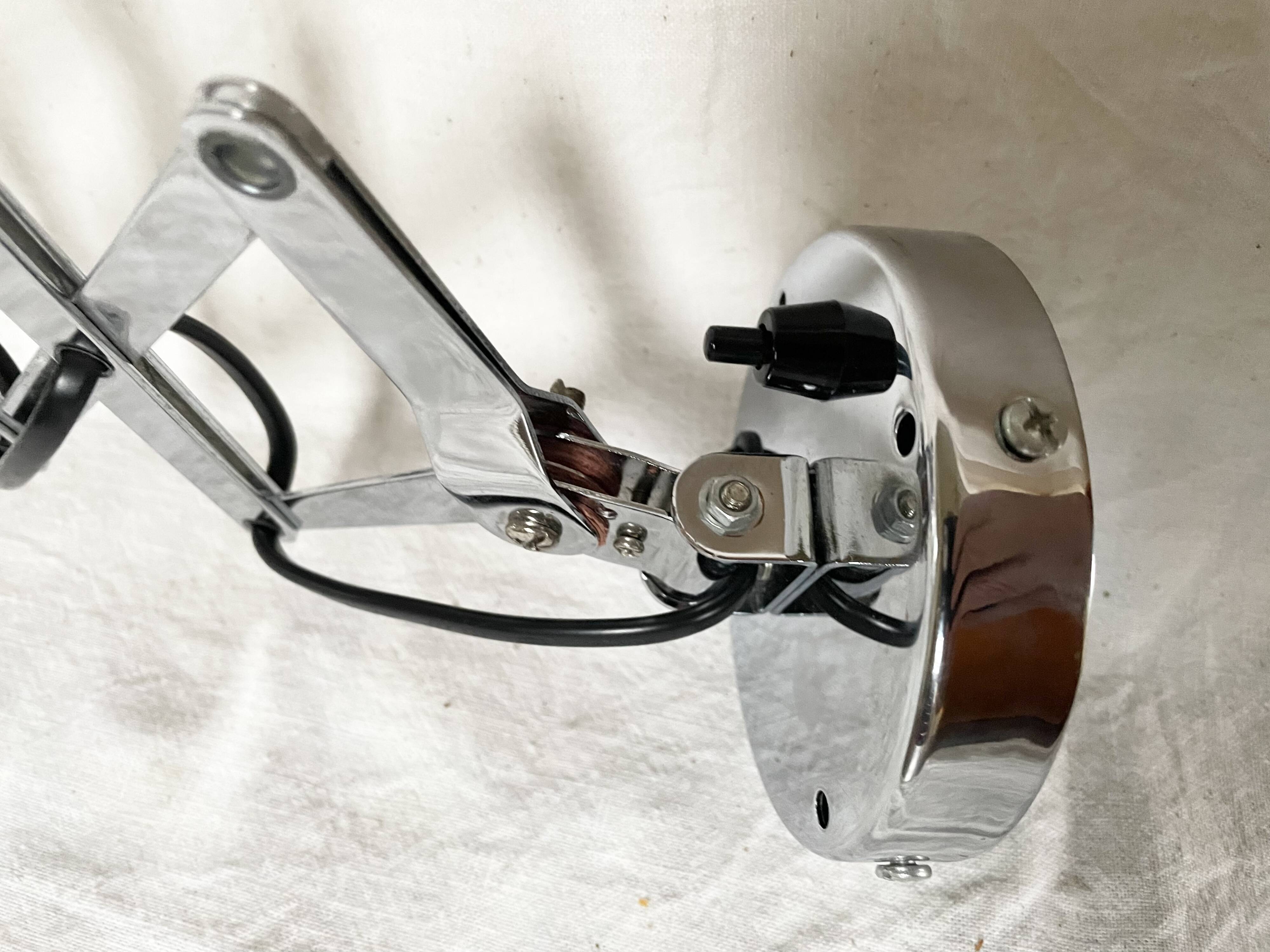 Vintage accordion wall light in chrome metal.