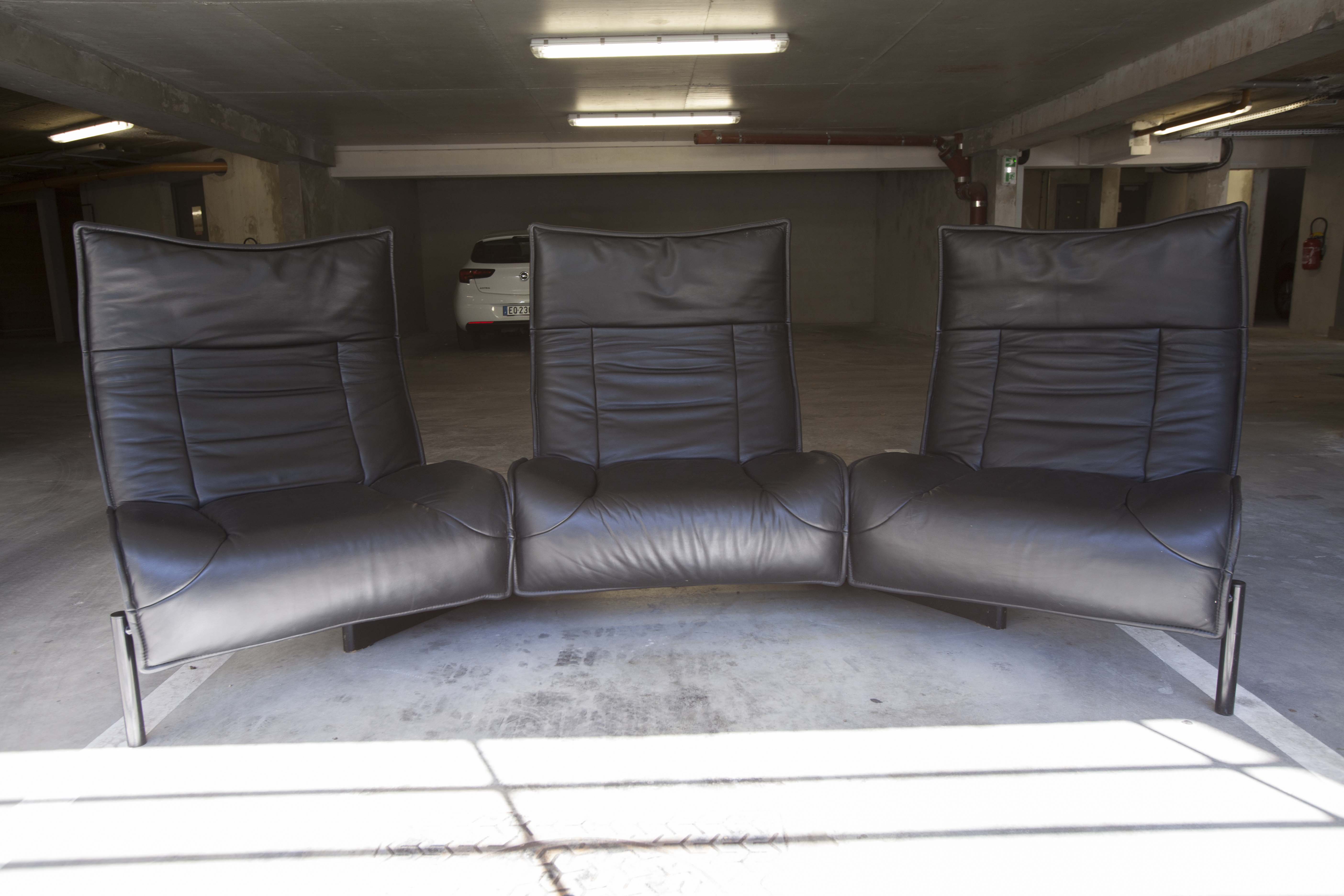 Leather sofa model "Veranda" Vico Magistretti for Cassina