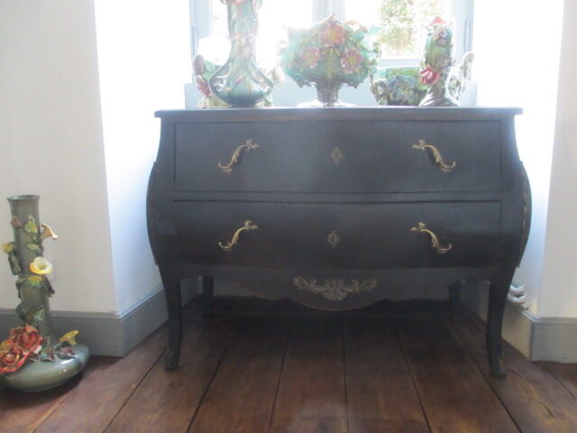 Black curved baroque chest of drawers Louis XV style