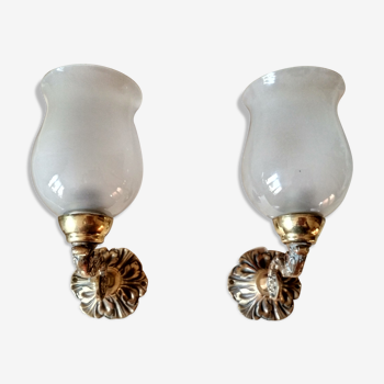 Pair of bronze wall light and opaline glass tulips