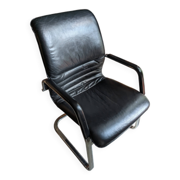 Italian cantilever armchair in black leather and chrome steel, 1990s.