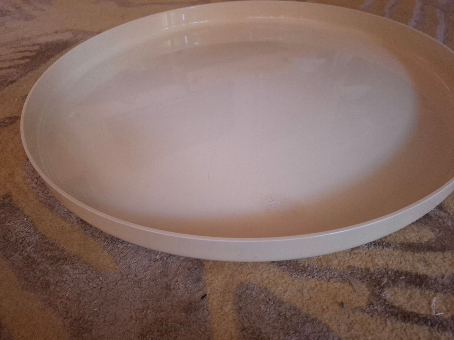 Vintage 70's Guzzini table top (56 cm)