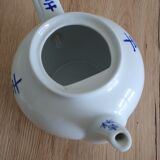 Teapot set and 9 cups with Chinese and French words