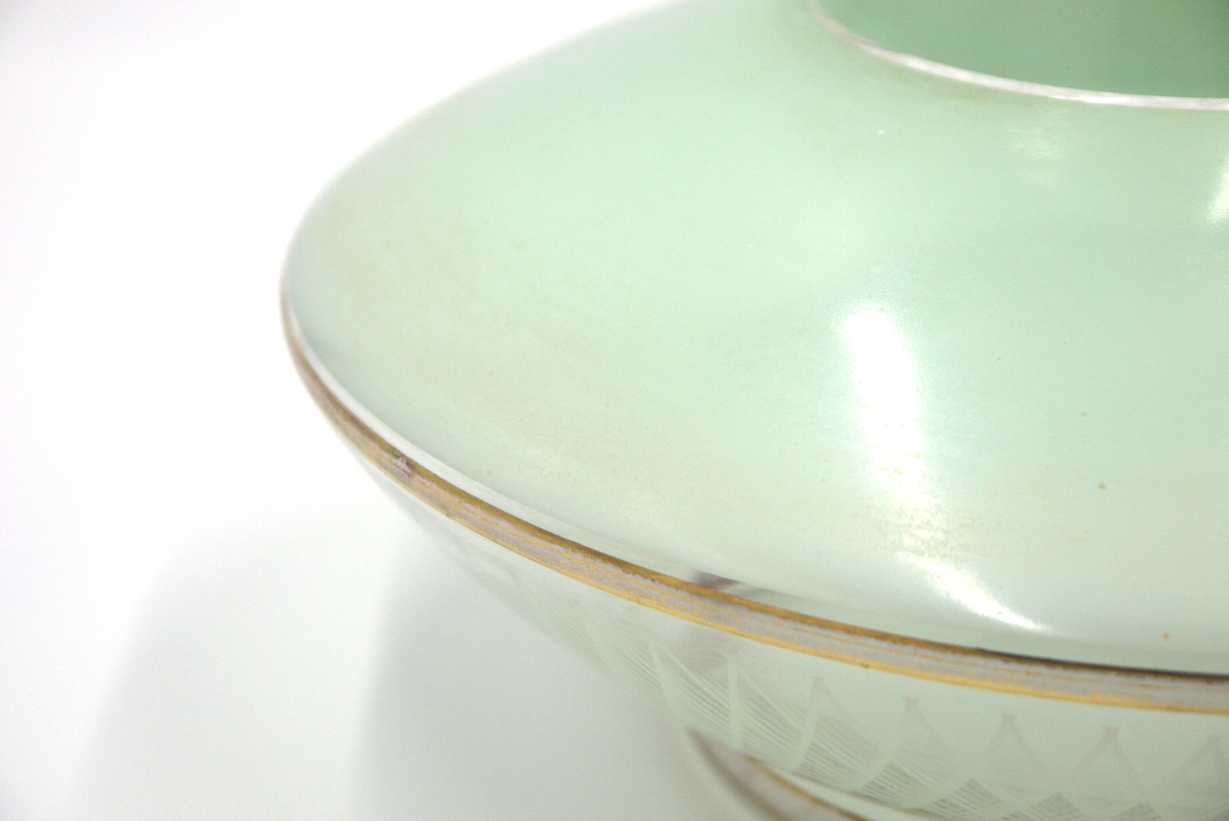 Green saucer suspension