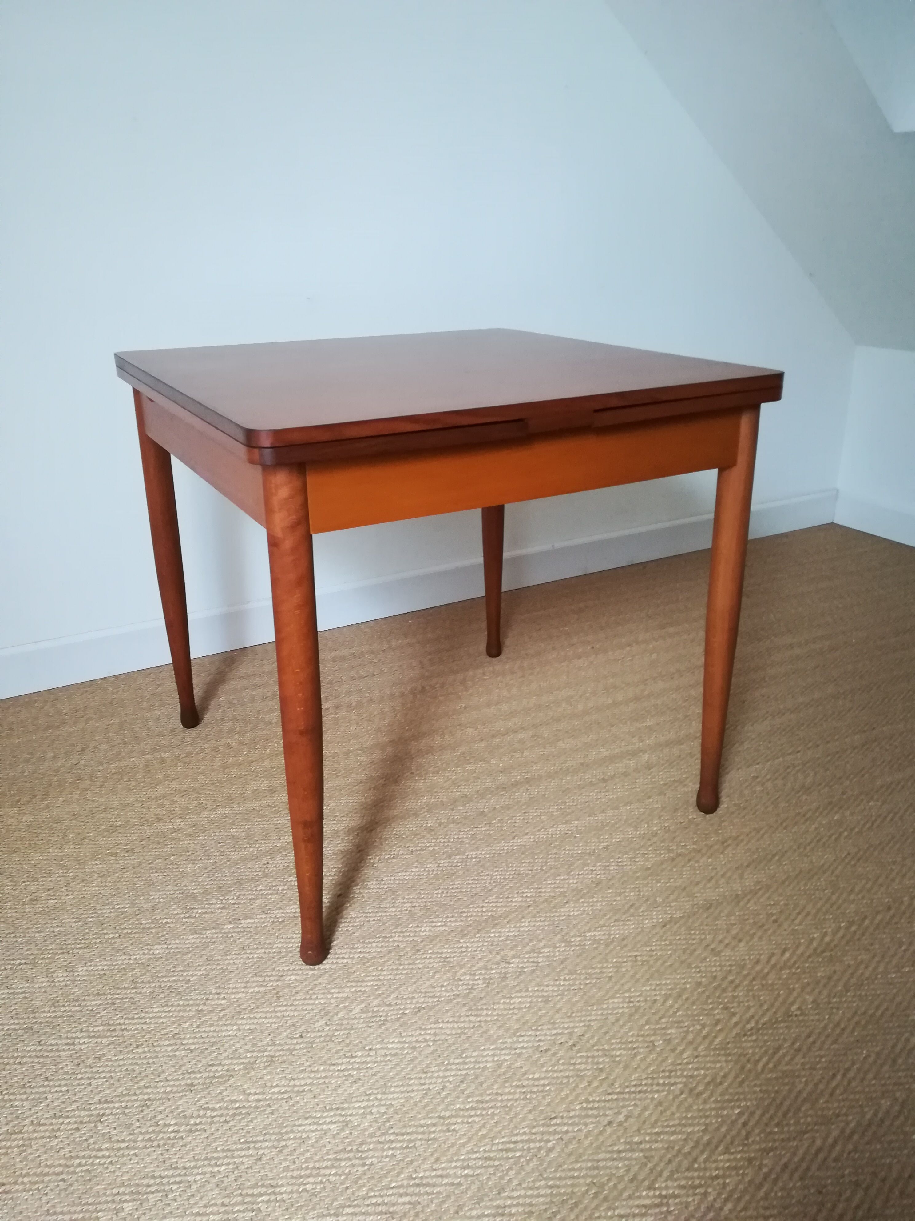 Extensible table