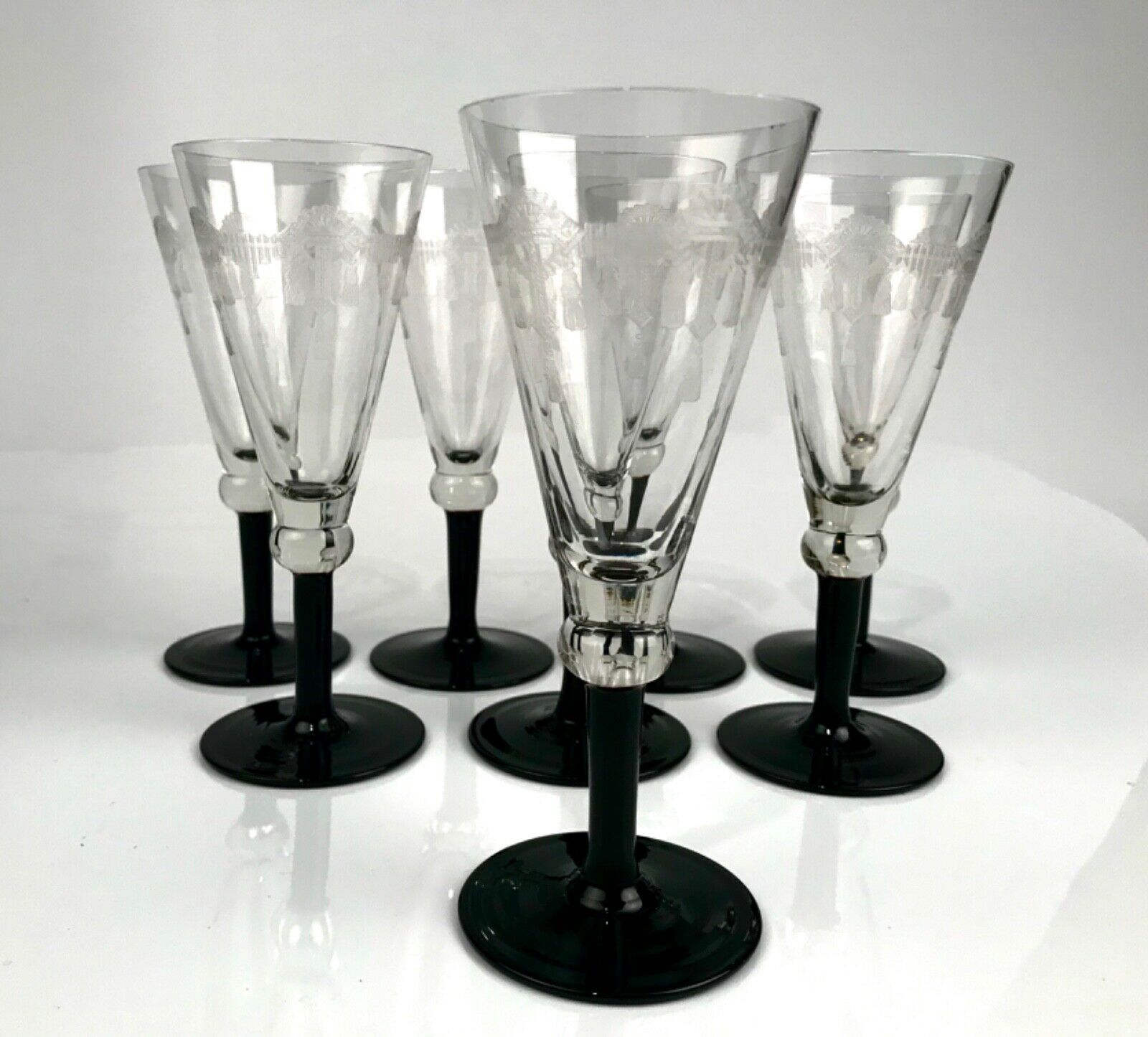 Set of 8 old glasses engraved black feet