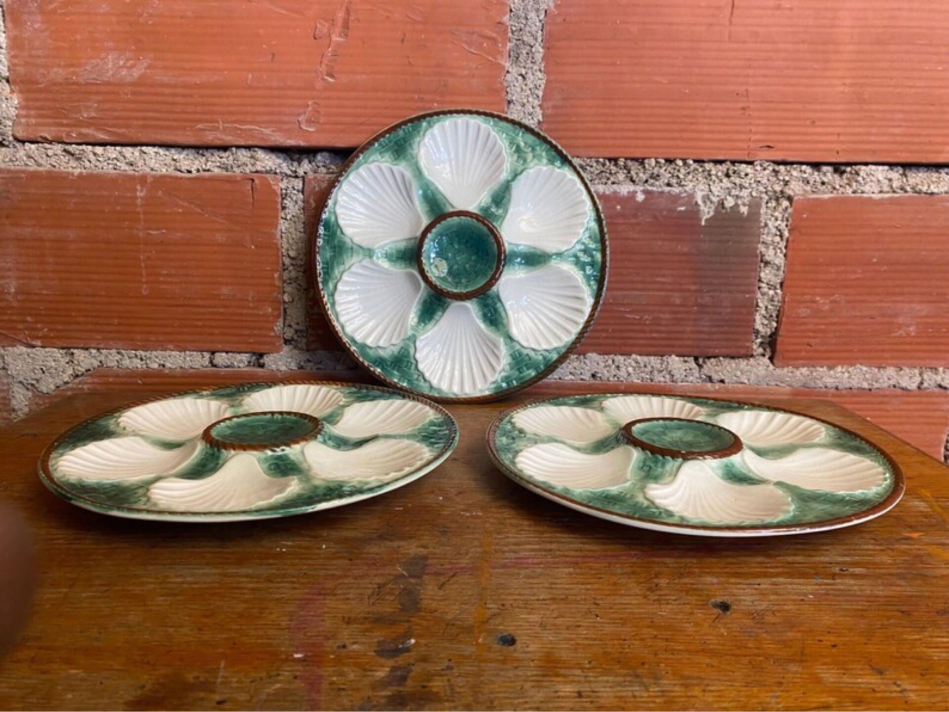 Set of 3 oyster plates barbotine majolica model chantilly ceramics