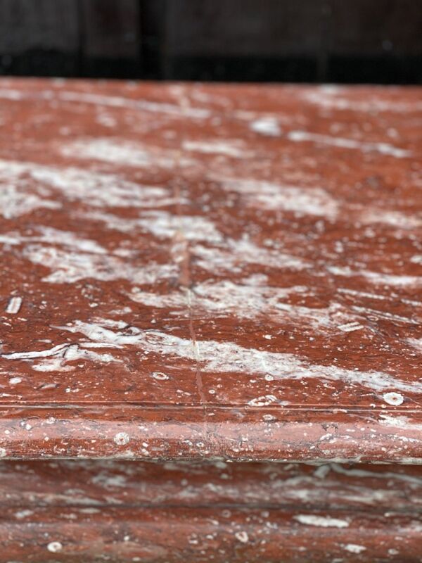 Cheminée en marbre rouge de style Louis XIV