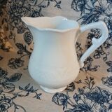 Petit pichet ancien en porcelaine 