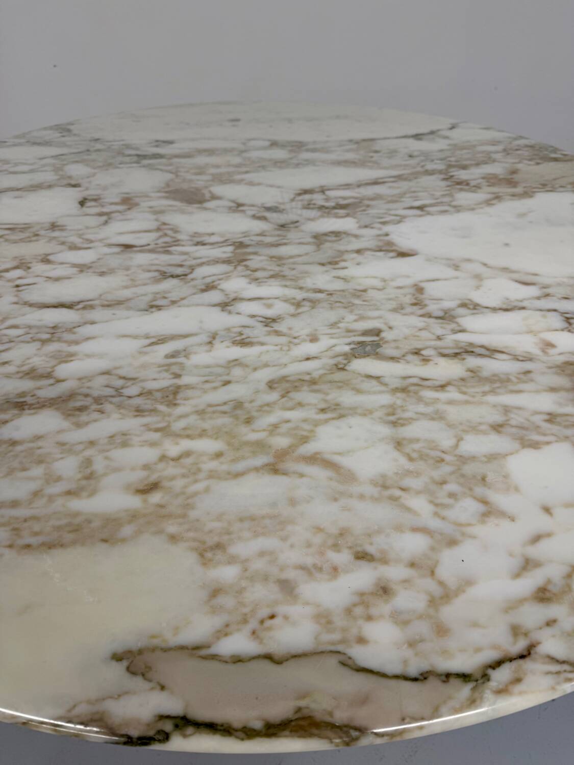 Round marble table T69 design Osvaldo Borsani for Tecno year 70