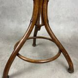 Pedestal table
